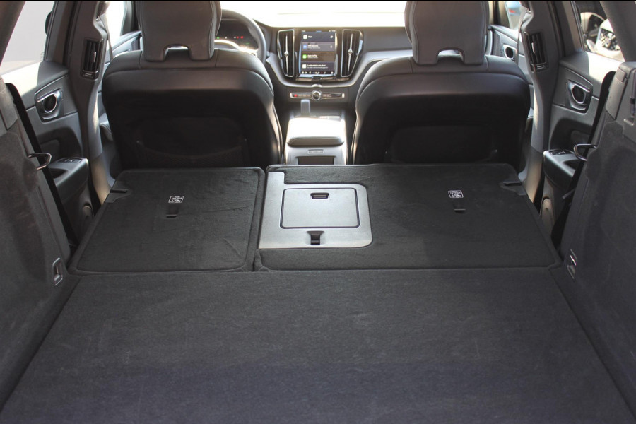 Volvo XC60 2.0 T6 Plug-in hybrid AWD Plus Dark Long range / Adaptieve cruise control / Panoramadak / Apple carplay / Parkeersensoren met 360 camera / Elektrische achterklep / Elektrische stoelen met geheugen / Stoel en stuurwielverwarming
