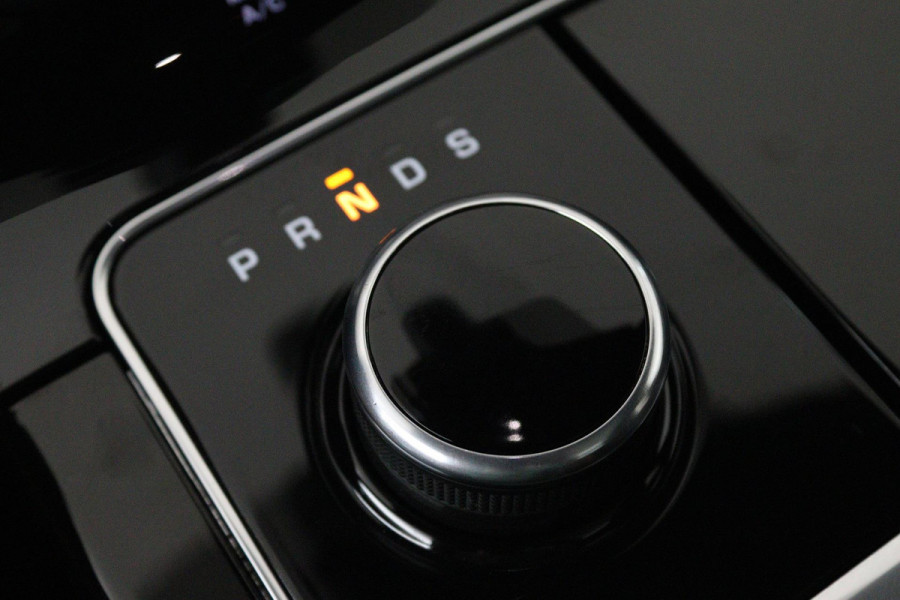 Land Rover Range Rover Velar 2.0 I4 AWD SE (PANORAMADAK, PARKEERSENSOREN, TREKHAAK, ELEKTR STOELEN, STUUR/ STOELVERWARMING)
