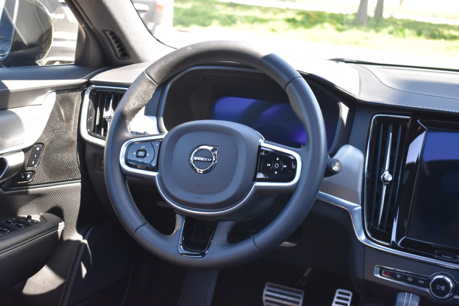 Volvo V90 T8 390PK AWD R-Design HUD | H&K | Trekhaak | Luchtvering | 360 camera | 19"LMV