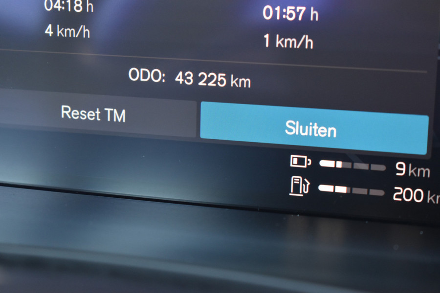 Volvo V90 T8 390PK AWD R-Design HUD | H&K | Trekhaak | Luchtvering | 360 camera | 19"LMV
