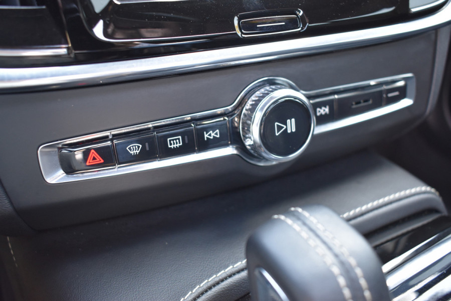 Volvo V90 T8 390PK AWD R-Design HUD | H&K | Trekhaak | Luchtvering | 360 camera | 19"LMV
