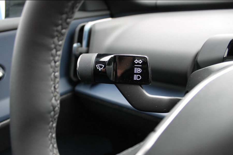 Volvo EX30 Single Motor Extended Range Plus 69 kWh Google services / Adaptieve cruise control / Blis / Parkeersensoren voor en achter met parkeercamera / Getinte ramen