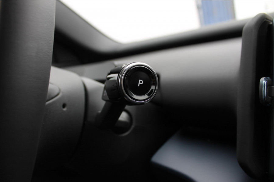 Volvo EX30 Single Motor Extended Range Plus 69 kWh Google services / Adaptieve cruise control / Blis / Parkeersensoren voor en achter met parkeercamera / Getinte ramen