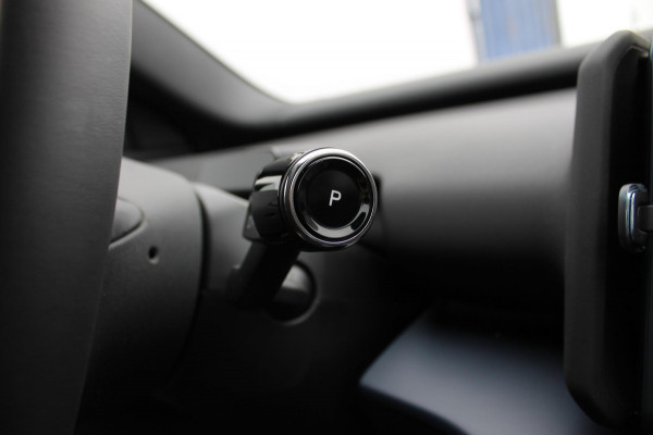 Volvo EX30 Single Motor Extended Range Plus 69 kWh Google services / Adaptieve cruise control / Blis / Parkeersensoren voor en achter met parkeercamera / Getinte ramen