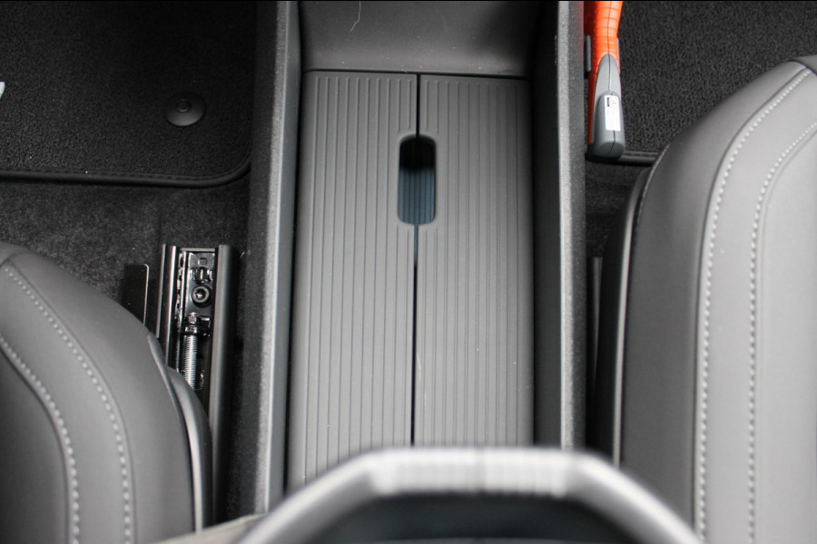 Volvo EX30 Single Motor Extended Range Plus 69 kWh Google services / Adaptieve cruise control / Blis / Parkeersensoren voor en achter met parkeercamera / Getinte ramen