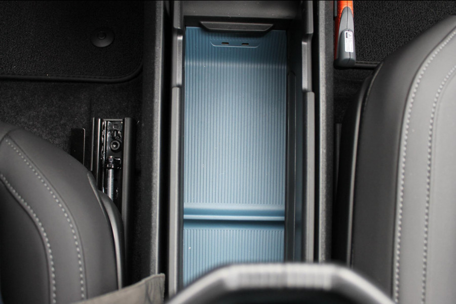 Volvo EX30 Single Motor Extended Range Plus 69 kWh Google services / Adaptieve cruise control / Blis / Parkeersensoren voor en achter met parkeercamera / Getinte ramen