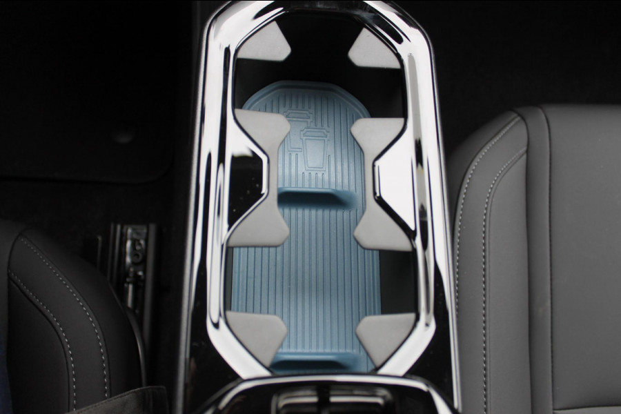 Volvo EX30 Single Motor Extended Range Plus 69 kWh Google services / Adaptieve cruise control / Blis / Parkeersensoren voor en achter met parkeercamera / Getinte ramen