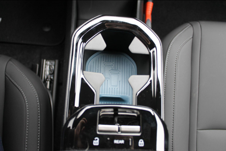 Volvo EX30 Single Motor Extended Range Plus 69 kWh Google services / Adaptieve cruise control / Blis / Parkeersensoren voor en achter met parkeercamera / Getinte ramen