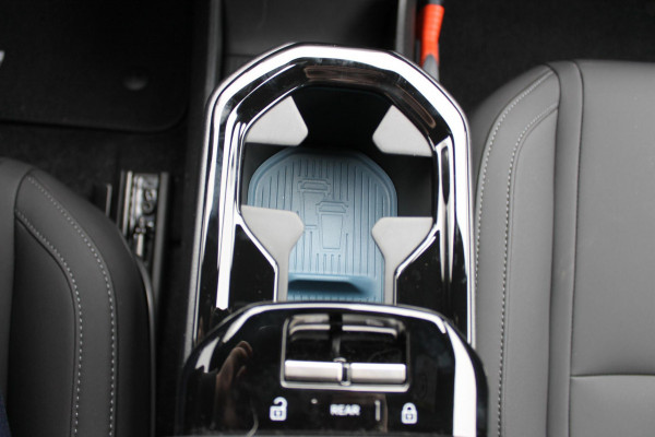 Volvo EX30 Single Motor Extended Range Plus 69 kWh Google services / Adaptieve cruise control / Blis / Parkeersensoren voor en achter met parkeercamera / Getinte ramen
