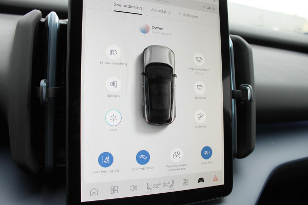 Volvo EX30 Single Motor Extended Range Plus 69 kWh Google services / Adaptieve cruise control / Blis / Parkeersensoren voor en achter met parkeercamera / Getinte ramen