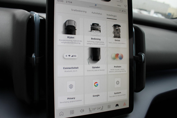 Volvo EX30 Single Motor Extended Range Plus 69 kWh Google services / Adaptieve cruise control / Blis / Parkeersensoren voor en achter met parkeercamera / Getinte ramen