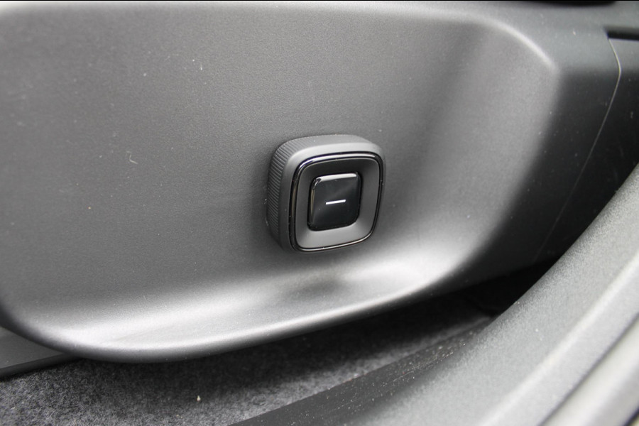 Volvo EX30 Single Motor Extended Range Plus 69 kWh Google services / Adaptieve cruise control / Blis / Parkeersensoren voor en achter met parkeercamera / Getinte ramen
