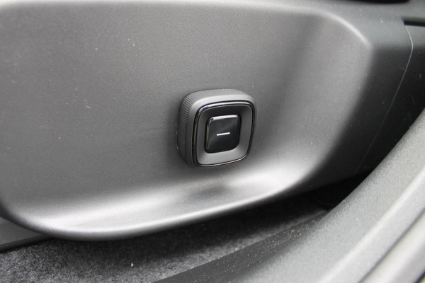 Volvo EX30 Single Motor Extended Range Plus 69 kWh Google services / Adaptieve cruise control / Blis / Parkeersensoren voor en achter met parkeercamera / Getinte ramen