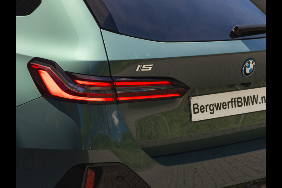 BMW i5 Touring eDrive40 M-Sport Pro - Pano - Onderstel Prof - Bowers & Wilkins