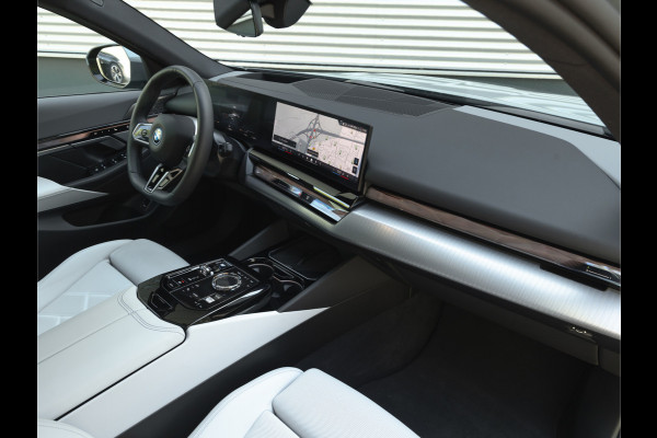 BMW i5 Touring eDrive40 M-Sport Pro - Pano - Onderstel Prof - Bowers & Wilkins