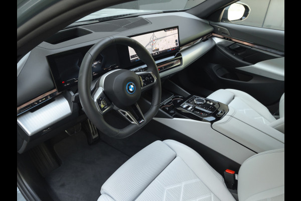 BMW i5 Touring eDrive40 M-Sport Pro - Pano - Onderstel Prof - Bowers & Wilkins