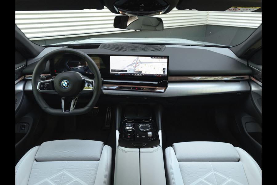 BMW i5 Touring eDrive40 M-Sport Pro - Pano - Onderstel Prof - Bowers & Wilkins