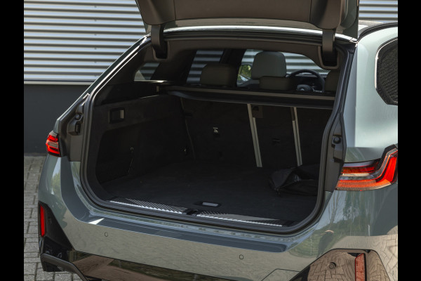 BMW i5 Touring eDrive40 M-Sport Pro - Pano - Onderstel Prof - Bowers & Wilkins