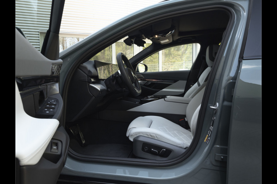 BMW i5 Touring eDrive40 M-Sport Pro - Pano - Onderstel Prof - Bowers & Wilkins