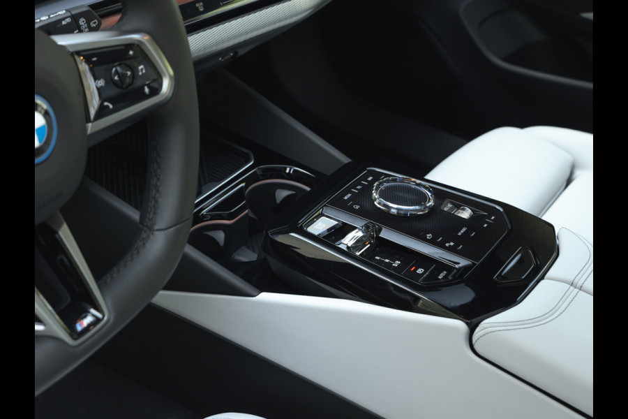 BMW i5 Touring eDrive40 M-Sport Pro - Pano - Onderstel Prof - Bowers & Wilkins