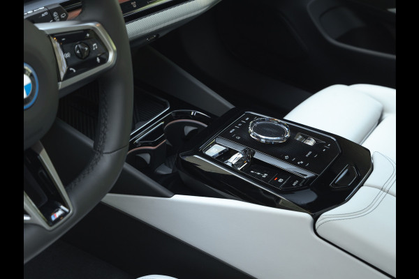 BMW i5 Touring eDrive40 M-Sport Pro - Pano - Onderstel Prof - Bowers & Wilkins