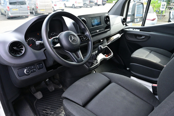 Mercedes-Benz Sprinter 514 CDI Bakwagen met NIEUWE laadklep Airco, MBUX, Geveerde stoel, Stoelverwarming Nieuwe Laadklep 1000kg 180cm Plateau
