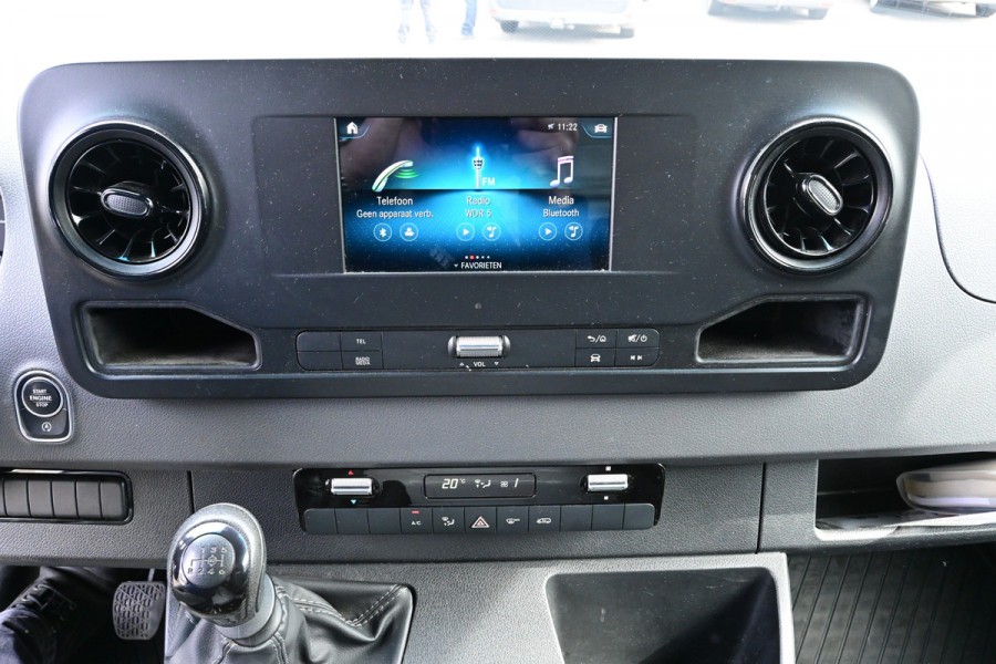 Mercedes-Benz Sprinter 514 CDI Bakwagen met NIEUWE laadklep Airco, MBUX, Geveerde stoel, Stoelverwarming Nieuwe Laadklep 1000kg 180cm Plateau