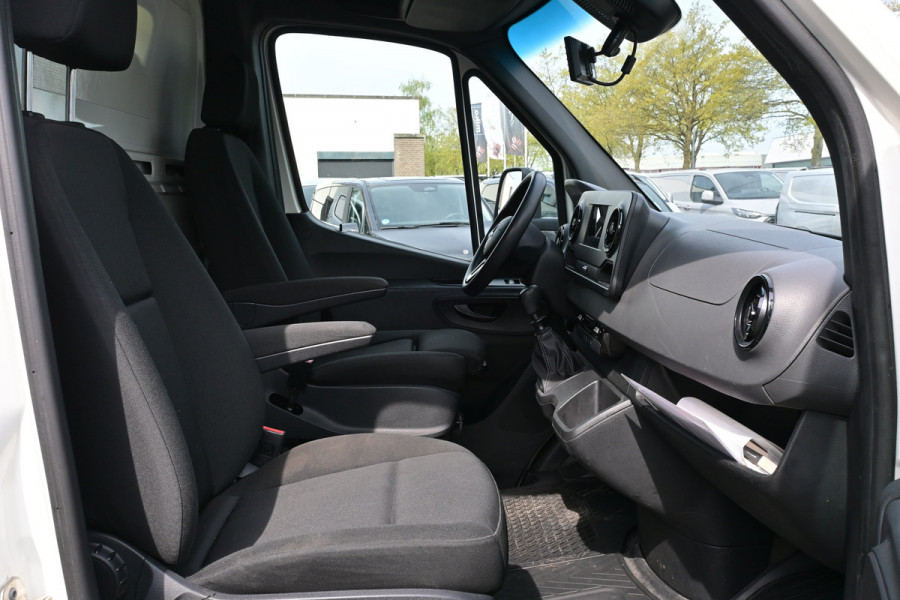 Mercedes-Benz Sprinter 514 CDI Bakwagen met NIEUWE laadklep Airco, MBUX, Geveerde stoel, Stoelverwarming Nieuwe Laadklep 1000kg 180cm Plateau