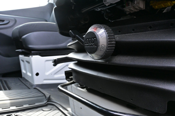 Mercedes-Benz Sprinter 514 CDI Bakwagen met NIEUWE laadklep Airco, MBUX, Geveerde stoel, Stoelverwarming Nieuwe Laadklep 1000kg 180cm Plateau