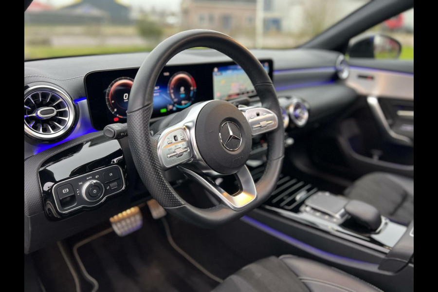 Mercedes-Benz CLA-Klasse 250 e AMG CLA250e Coupe Panoramadak|Keyless|Advanced sound|Sfeerverlichting|Night pakket