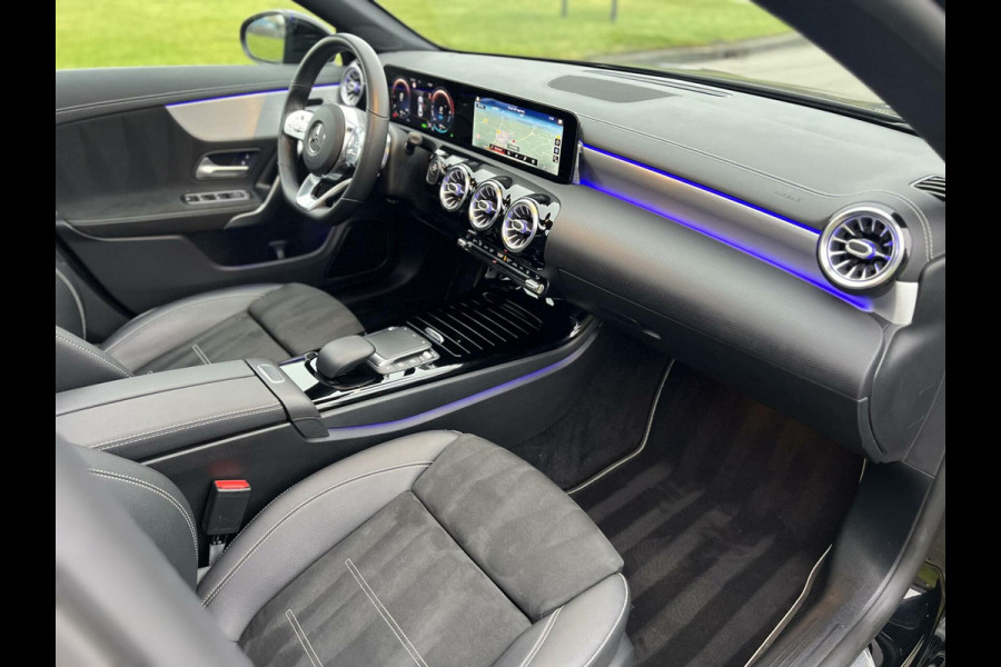 Mercedes-Benz CLA-Klasse 250 e AMG CLA250e Coupe Panoramadak|Keyless|Advanced sound|Sfeerverlichting|Night pakket