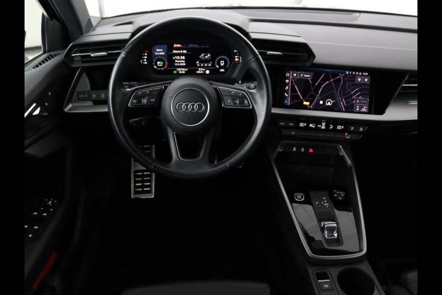 Audi A3 Sportback 35 TFSI Business edition | Panorama Dak | Apple Carplay | Cruise Control |  Navi | LMV | Draadloze Telefoonlader