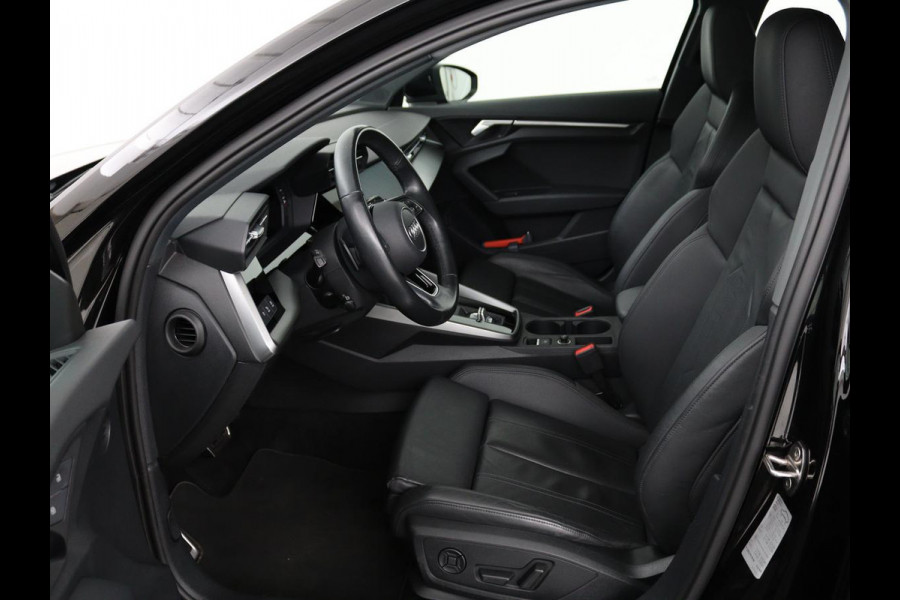 Audi A3 Sportback 35 TFSI Business edition | Panorama Dak | Apple Carplay | Cruise Control |  Navi | LMV | Draadloze Telefoonlader