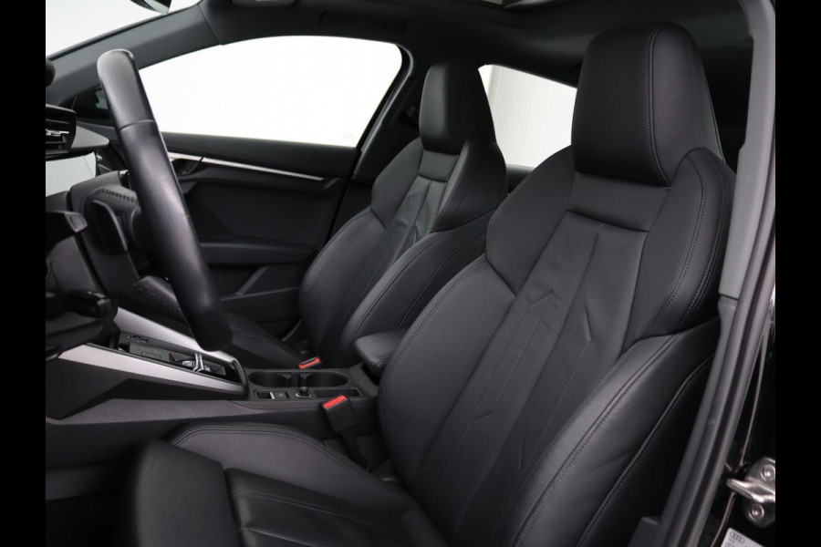 Audi A3 Sportback 35 TFSI Business edition | Panorama Dak | Apple Carplay | Cruise Control |  Navi | LMV | Draadloze Telefoonlader
