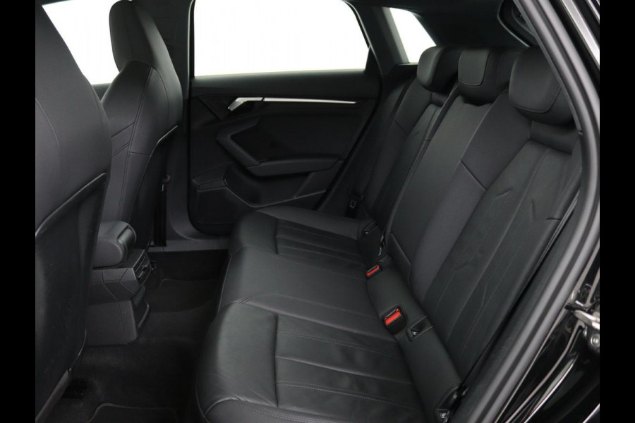 Audi A3 Sportback 35 TFSI Business edition | Panorama Dak | Apple Carplay | Cruise Control |  Navi | LMV | Draadloze Telefoonlader