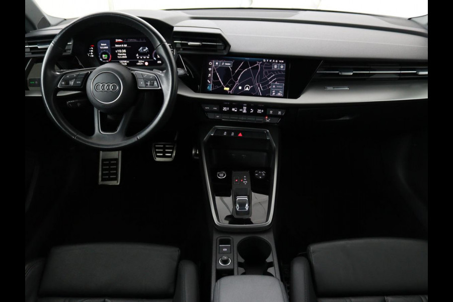 Audi A3 Sportback 35 TFSI Business edition | Panorama Dak | Apple Carplay | Cruise Control |  Navi | LMV | Draadloze Telefoonlader