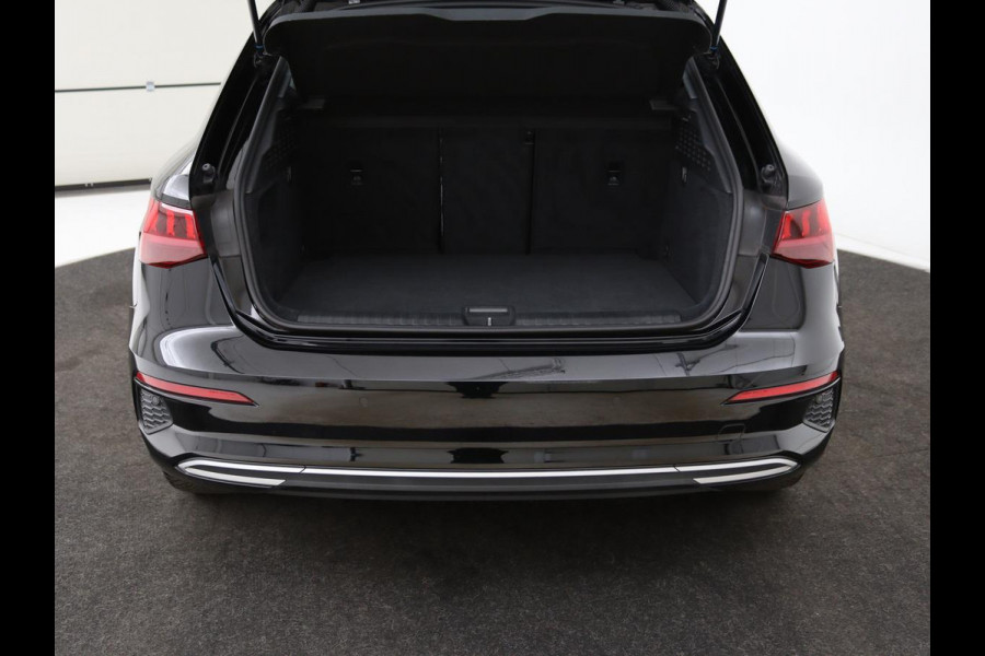 Audi A3 Sportback 35 TFSI Business edition | Panorama Dak | Apple Carplay | Cruise Control |  Navi | LMV | Draadloze Telefoonlader