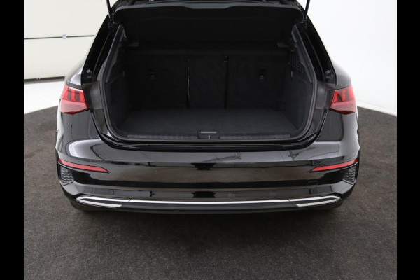 Audi A3 Sportback 35 TFSI Business edition | Panorama Dak | Apple Carplay | Cruise Control |  Navi | LMV | Draadloze Telefoonlader
