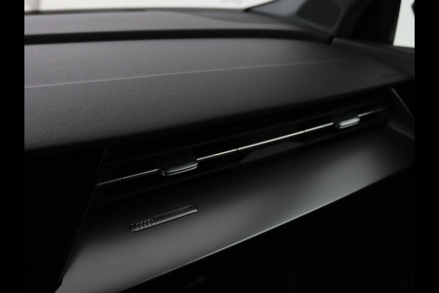 Audi A3 Sportback 35 TFSI Business edition | Panorama Dak | Apple Carplay | Cruise Control |  Navi | LMV | Draadloze Telefoonlader