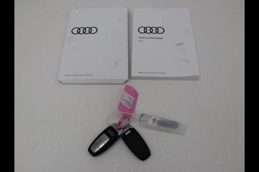 Audi A3 Sportback 35 TFSI Business edition | Panorama Dak | Apple Carplay | Cruise Control |  Navi | LMV | Draadloze Telefoonlader
