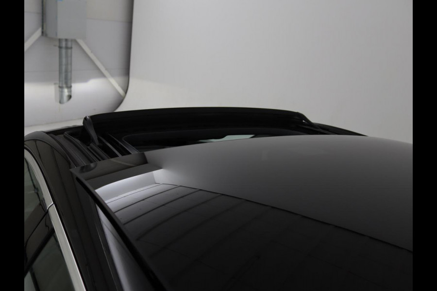 Audi A3 Sportback 35 TFSI Business edition | Panorama Dak | Apple Carplay | Cruise Control |  Navi | LMV | Draadloze Telefoonlader
