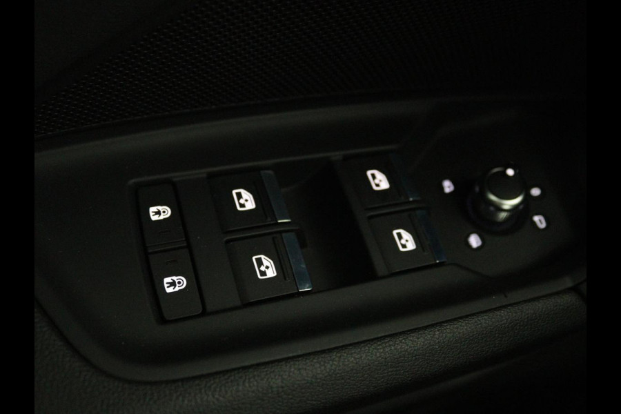 Audi A3 Sportback 35 TFSI Business edition | Panorama Dak | Apple Carplay | Cruise Control |  Navi | LMV | Draadloze Telefoonlader