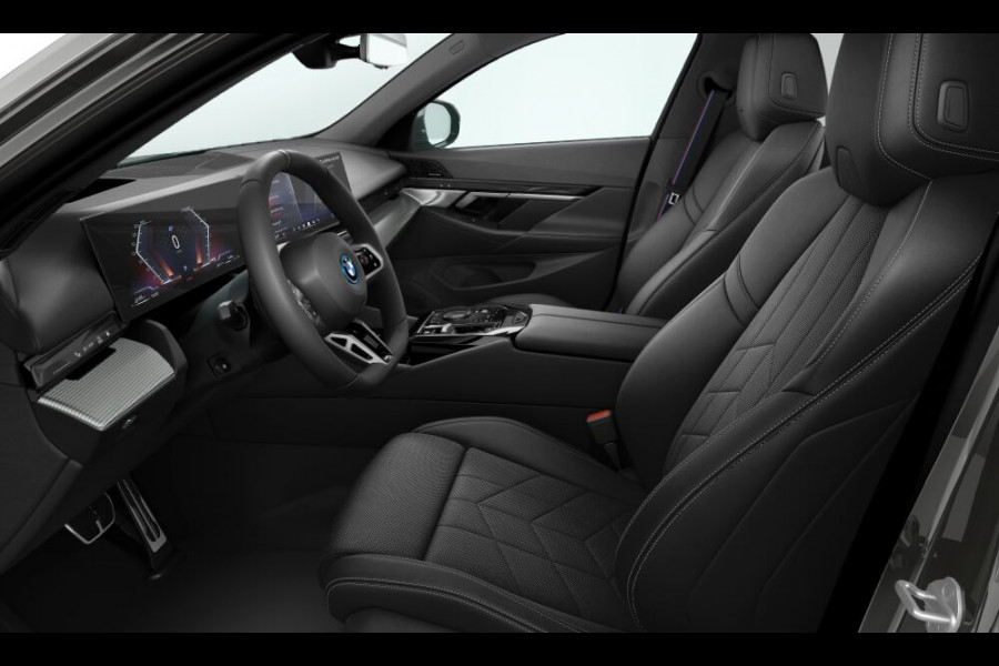 BMW 5 Serie Touring 550e xDrive M-Sport Pro - Pano - Onderstel Prof - Stoelventilatie - Head-up