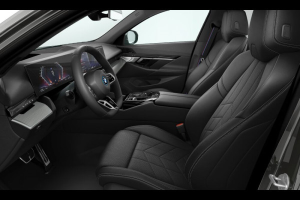 BMW 5 Serie Touring 550e xDrive M-Sport Pro - Pano - Onderstel Prof - Stoelventilatie - Head-up