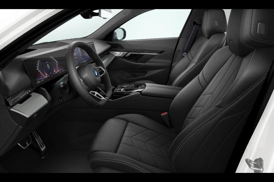 BMW 5 Serie Touring 550e xDrive M-Sport Pro - Pano - Driving Ass Prof - Onderstel Prof