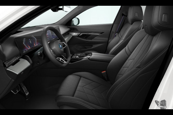 BMW 5 Serie Touring 550e xDrive M-Sport Pro - Pano - Driving Ass Prof - Onderstel Prof