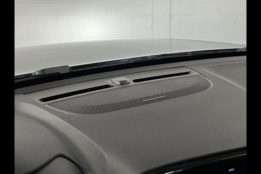 Volvo XC40 1.5 T4 Recharge R-Design | Open dak | Harman/Kardon | Adapt. Cruise c. | BLIS