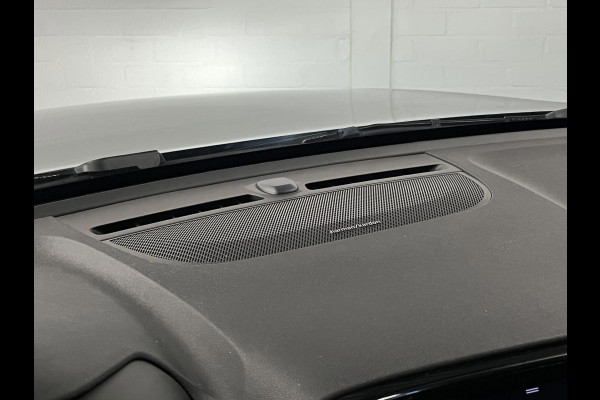 Volvo XC40 1.5 T4 Recharge R-Design | Open dak | Harman/Kardon | Adapt. Cruise c. | BLIS