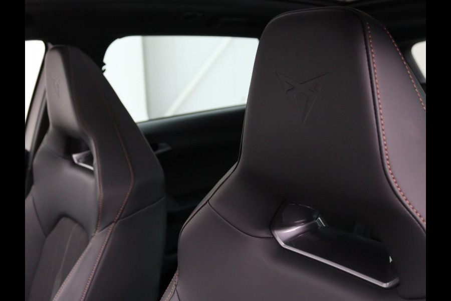 CUPRA Leon 1.4 e-Hybrid VZ Business Panoramadak | LED | CarPlay |  Sfeerverlichting | Stuur- en stoelverwarming | Camera | Adaptive Cruise | Dodehoek Detectie | LMV