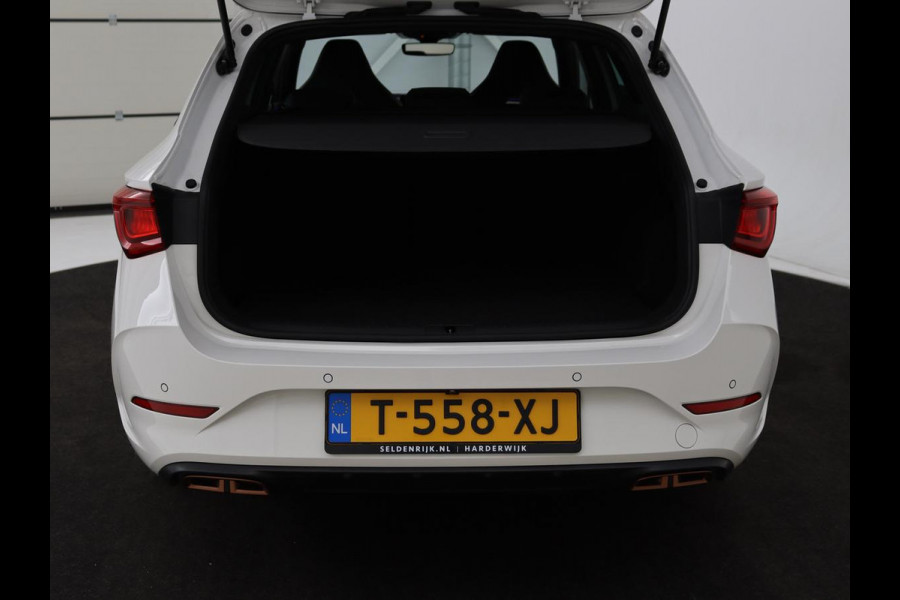 CUPRA Leon 1.4 e-Hybrid VZ Business Panoramadak | LED | CarPlay |  Sfeerverlichting | Stuur- en stoelverwarming | Camera | Adaptive Cruise | Dodehoek Detectie | LMV